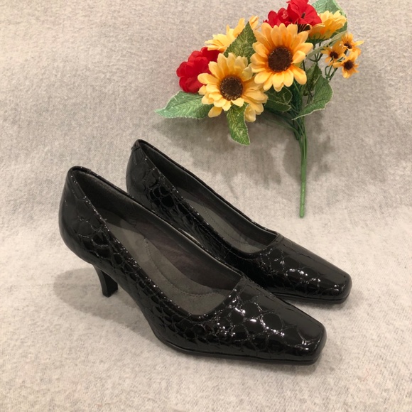 NWT - Aerosoles Black Patent Reptile Textured Heeled Pumps - Picture 7 of 14